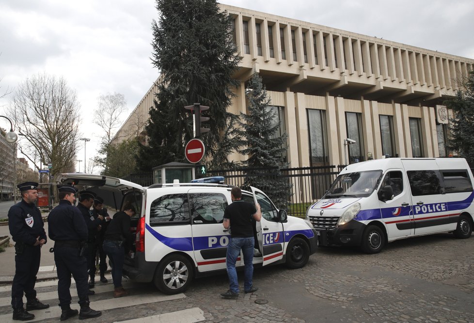 Na vyšetřování otravy ruského exšpiona Sergeje Skripala se podílí policie, armáda i rozvědka