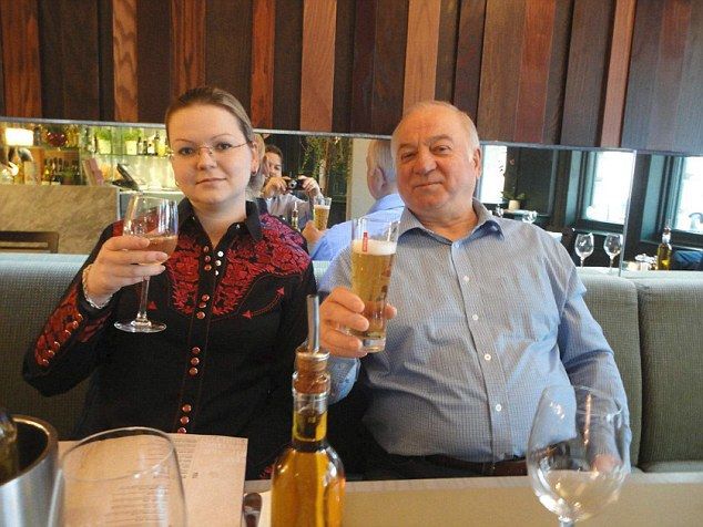 Spolu se Sergejem Skripalem byla otrávena i jeho dcera Julija.