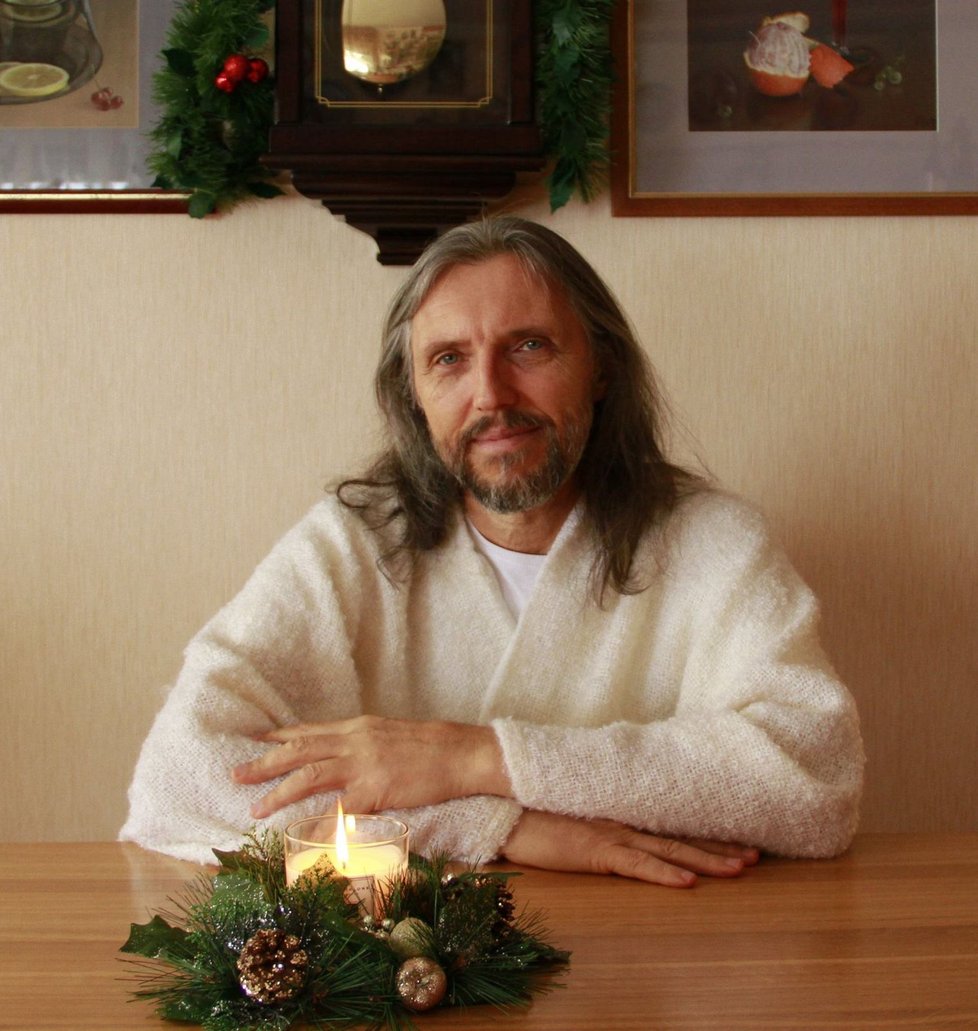 Sergej Torop dokázal zmanipulovat tisíce lidí, aby mu uvěřili, že je převtělený Ježíš. Podle obžaloby je ale okrádal a omezoval je na osobní svobodě.