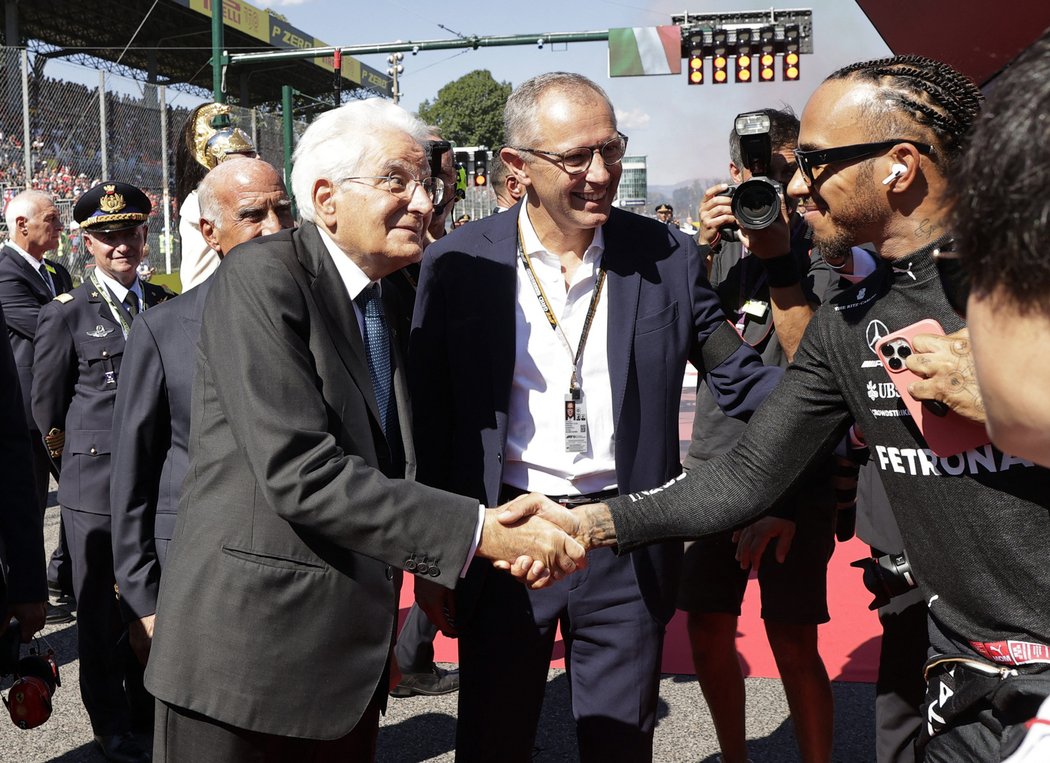 Italský prezident Sergio Mattarella to od Vettela schytal za průlet letadel