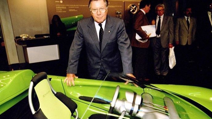Sergio Pininfarina na versailleské motorshow (snímek z roku 2004)