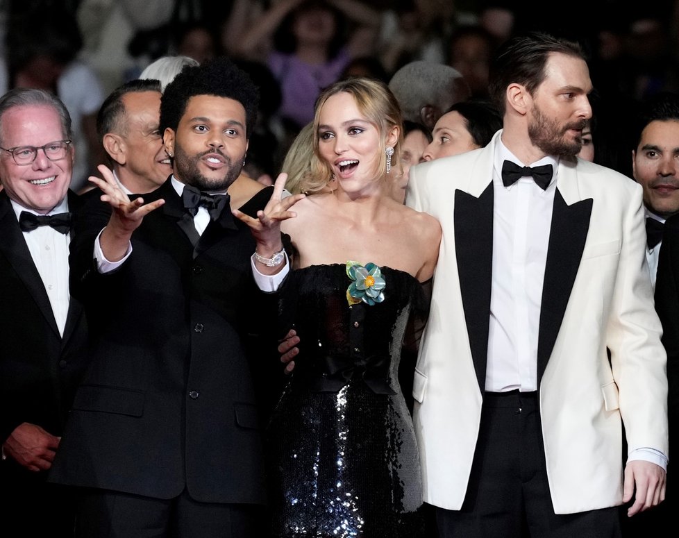 Světová premiéra prvních dvou epizod seriálu The Idol v canneském Palais des Festivals: Abel &#34;The Weeknd&#34; Tesfaye, Lily-Rose Depp a Sam Levinson