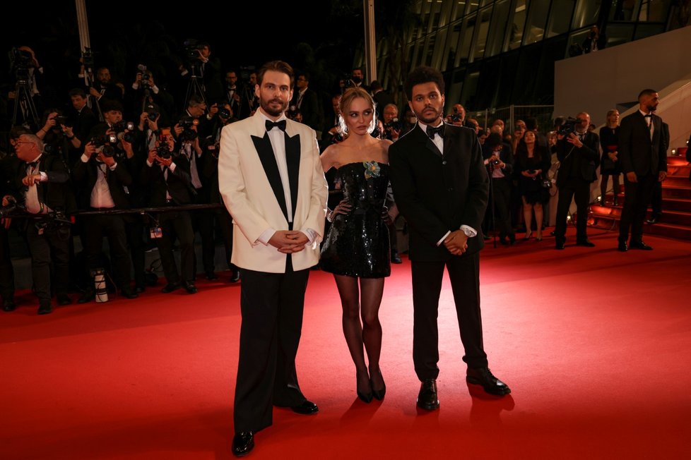 Světová premiéra prvních dvou epizod seriálu The Idol v canneském Palais des Festivals: Abel &#34;The Weeknd&#34; Tesfaye, Lily-Rose Depp a Sam Levinson