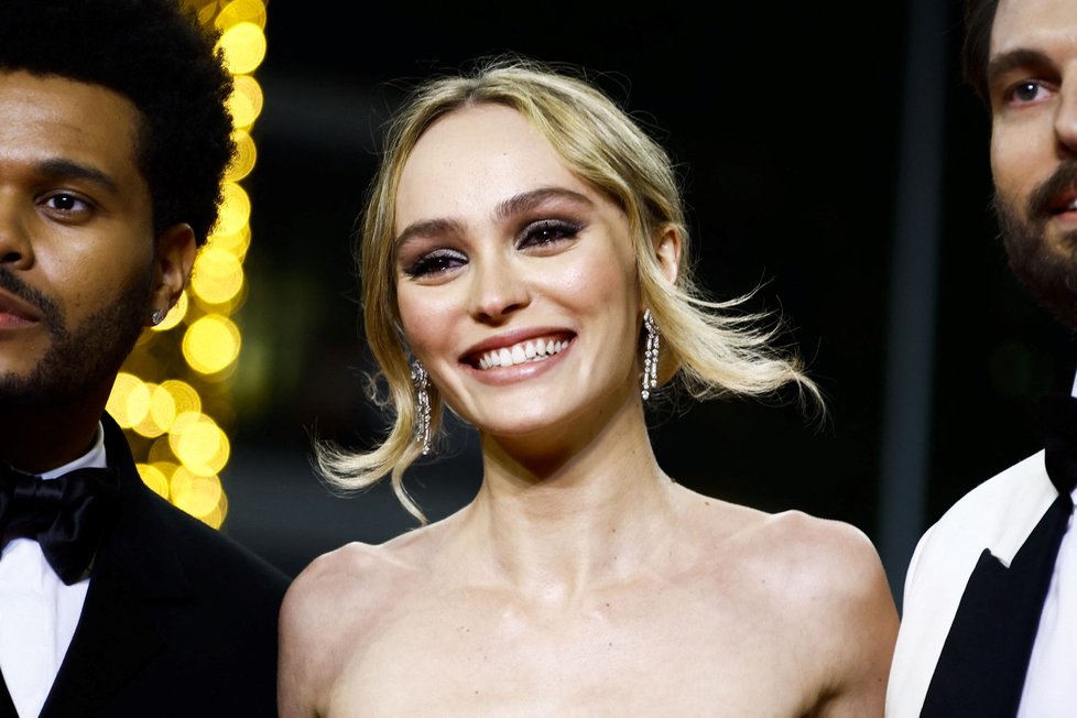 Světová premiéra seriálu The Idol v Cannes. Lily-Rose Depp