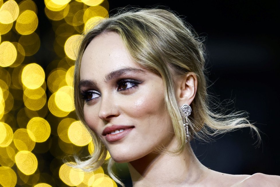 Světová premiéra seriálu The Idol v Cannes. Lily-Rose Depp