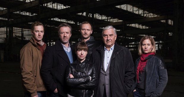 V druhé řadě seriálu Labyrint hraje Jiří Langmajer, Tatiana Vilhelmová, Jan Hájek, Miroslav Donutil nebo právě Zuzana Kajnarová.