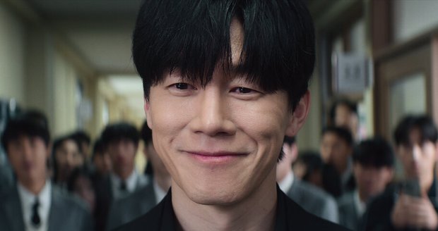 Seriál My vás to naučíme drtí Netflix: Když tyrani ničí životy, přichází krutá odplata