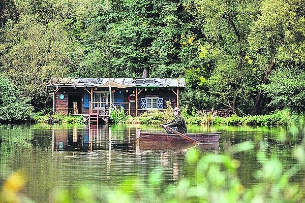 Scenárista Kolečko si vydupal i osadní rybník.