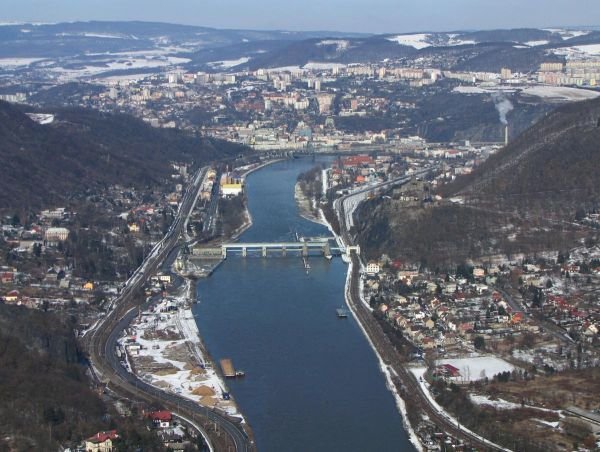 Děj se přesunul z Krušných hor do Ústí nad Labem.