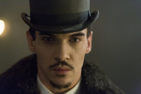 Svůdníka Drákulu hraje v novém seriálu Jonathan Rhys Meyers.