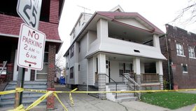 Dům, ve kterém byly nalezeny ostatky obětí sériového vraha.
