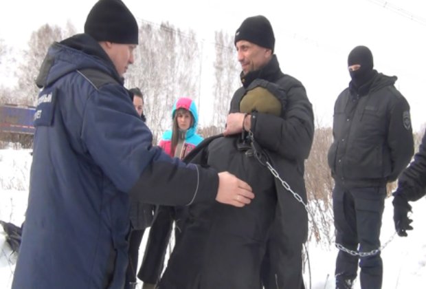 Michail Popkov souhlasil se spoluprací s policií, aby udělali rekonstrukci vražd.