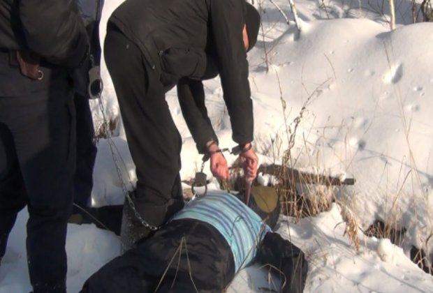 Michail Popkov souhlasil se spoluprací s policií, aby udělali rekonstrukci vražd.