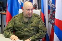 Šéf ruské armády Surovikin přiznal složitou situaci u Chersonu. Nezvyklé, míní analytici
