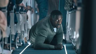 Idris Elba možná nebude nový Bond, ale i tak zachraňuje svět. V seriálu Únos letadla
