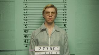 Seriál o vraždícím kanibalovi je hitem Netflixu. Proč Dahmer drtí rekordy sledovanosti stejně jako své oběti?