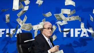 Prohnilá FIFA: Seriál rozkrývá monstrózní korupční hydru a ukazuje, že i ve fotbale smrdí ryba od hlavy 