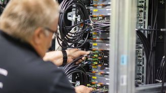 Dřív pár milionů, dnes padesát. Český trh drtí nedostatek pamětí, dodavatelé ruší objednávky Dřív pár milionů, dnes padesát. Český trh drtí nedostatek pamětí, dodavatelé ruší objednávky