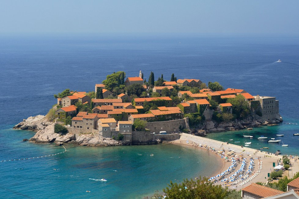 Sveti Stefan je luxusní letovisko v Budvanském zálivu.