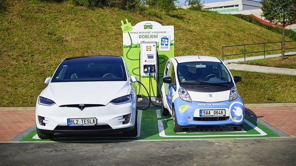 Za deset let prý bude v Česku až půl milionu elektromobilů