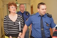 Expert Petra Kramného má další problém: Soud se sestrou obviněnou z vraždy 6 pacientů jsme sledovali ONLINE