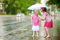 Neděle přinese nejvýš 20 °C, na Moravě proprší. Se suchem to „nehne“