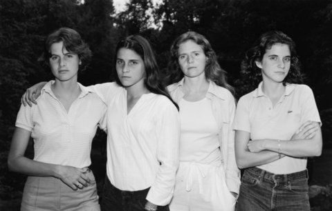 Čtyři sestry se už 40 let společně fotí. Podívejte se, jak se za tu dobu změnily!
