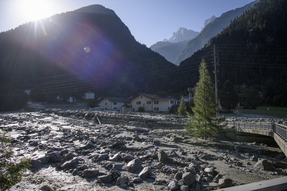 U švýcarského Bonda došlo k sesuvu kamení a bahna.