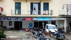 Sesuv půdy v dovolenkovém ráji má nejméně 8 obětí: V troskách na Ischii našli i tělo novorozence