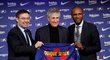 Prezident klubu Josep Maria Bartomeu a sportovní ředitel Eric Abidal během představení nového kouče Enrique Setiéna