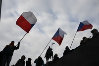 Reakce na přítomnost děkana Ševčíka na protivládní demonstraci. VŠE: Je to za hranou