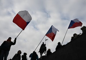 Děkan VŠE Ševčík se pokusil po demonstraci dostat do Národního muzea. VŠE se jeho jednání nelíbí. 