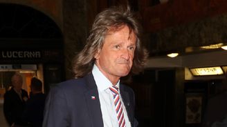„Ať si vezme menopauzu.“ Poslanec za SPD Ševčík hulvátsky pokřikoval na kolegyni, STAN žádá trest „Ať si vezme menopauzu.“ Poslanec za SPD Ševčík hulvátsky pokřikoval na kolegyni, STAN žádá trest