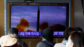 Severní Korea vypálila balistickou střelu krátkého doletu východním směrem do Japonského moře. (17. 11. 2022)