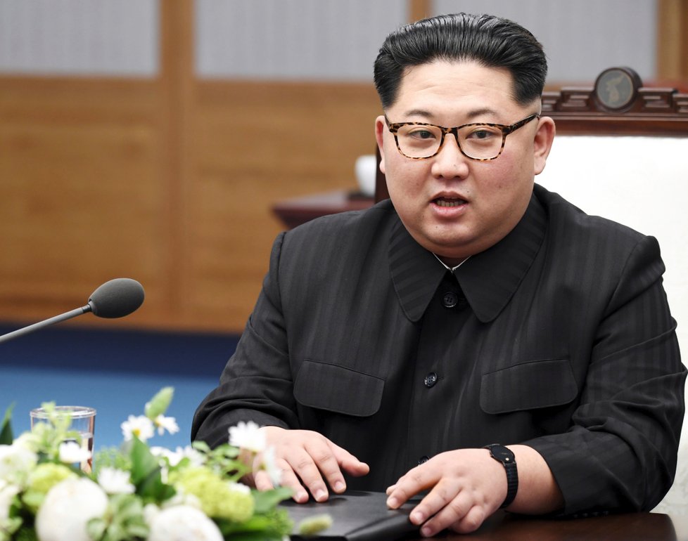 Kim Čong-un za přítomnosti jihokorejského prezidenta Mun Če-ina přislíbil na pátečním summitu, že uzavře jedno středisko pro vývoj jaderných zbraní.
