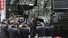 Kim Čong-un na inspekci ve zbrojní továrně (10.1.2024)