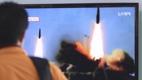 Raketovými testy Pchjongjang porušuje rezoluce Rady bezpečnosti OSN. 