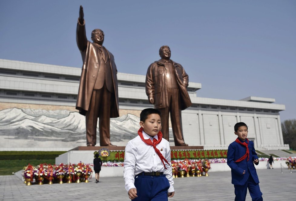 Severní Korea si připomněla 104. výročí narození zakladatele severokorejského komunistického státu Kim Ir-sena nejen raketovým testem.