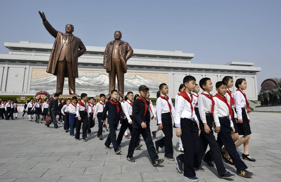 Severní Korea si připomněla 104. výročí narození zakladatele severokorejského komunistického státu Kim Ir-sena nejen raketovým testem.