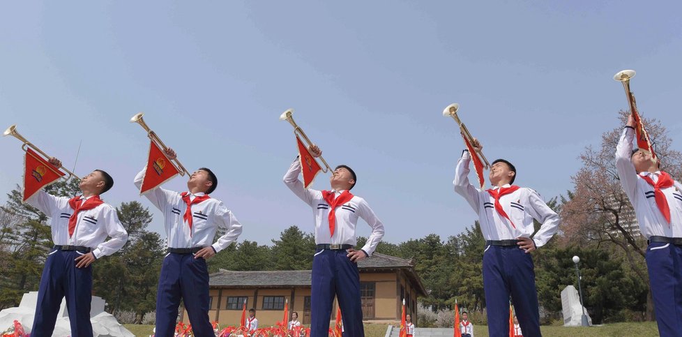 Severní Korea si připomněla 104. výročí narození zakladatele severokorejského komunistického státu Kim Ir-sena nejen raketovým testem.