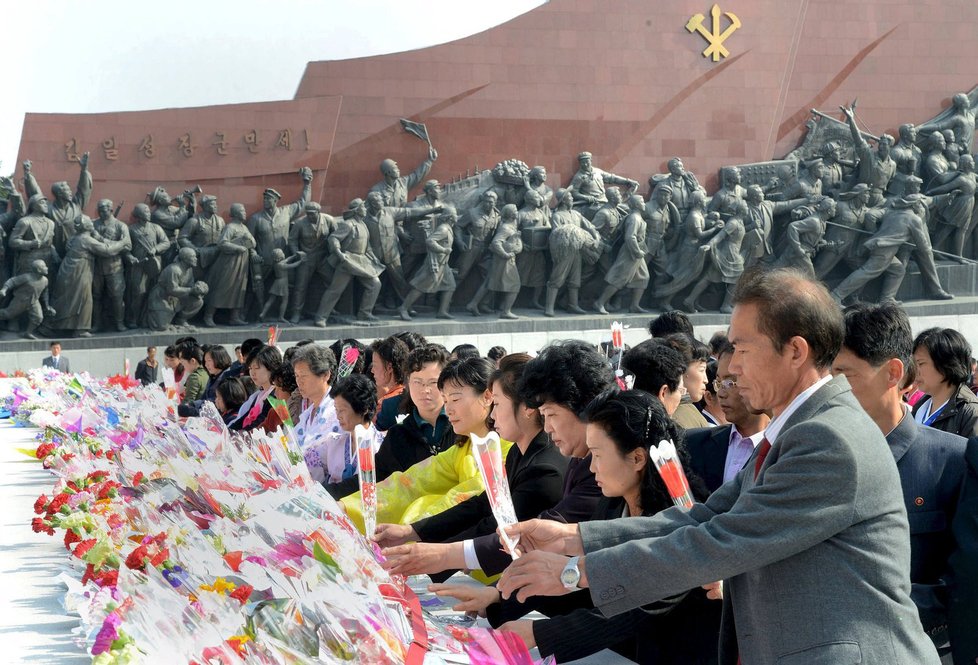 Severní Korea si připomněla 104. výročí narození zakladatele severokorejského komunistického státu Kim Ir-sena nejen raketovým testem.