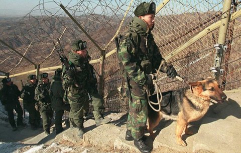 Sevrekorejský voják se prostřílel na svobodu: Při útěku zabil 2 důstojníky