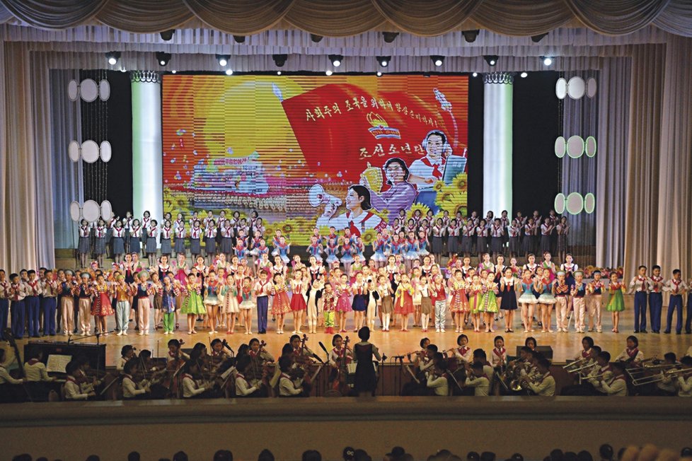 Pchjongjang, představení pionýrů v místním Domě dětí a mládeže