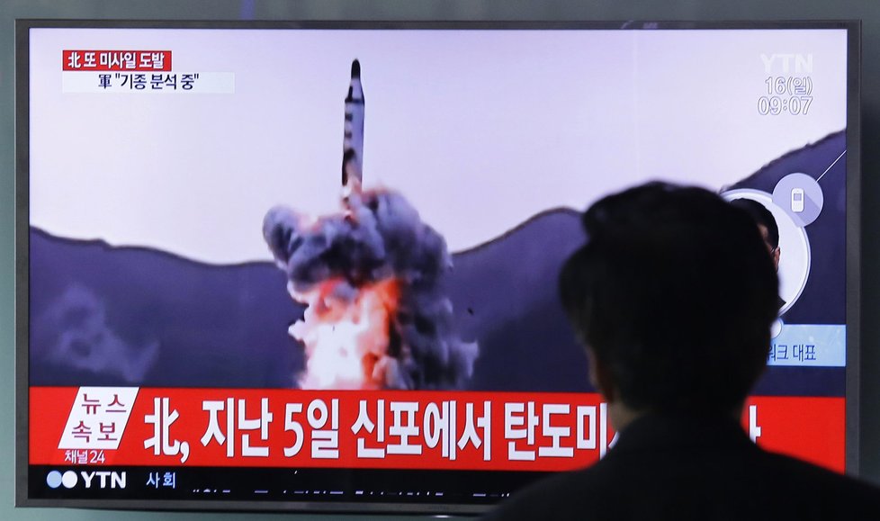 Další raketové testy KLDR sledovali s obavami sousedé v Jižní Korey.