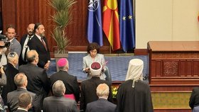 Gordana Siljanovská-Davkovová přísahala vědomě neexistujícímu státu (12. 5. 2024).