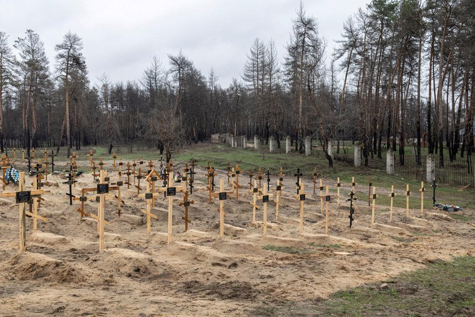 Poblíž kostela u Sjevjerodonecka vyrostl nový hřbitov.