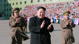 Kim Čong-un utrácí stamiliony dolarů KLDR za nové sousoší diktátorů. Stát bude na nejvyšší hoře