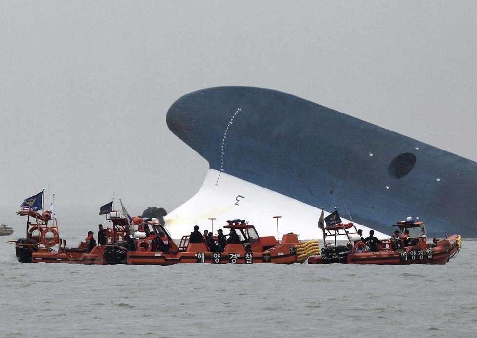 Při tragické nehodě trajektu Sewol zahynulo 304 lidí.