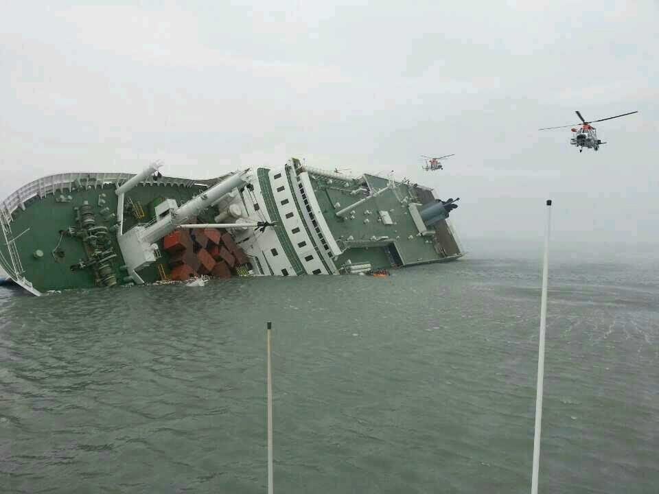 Při tragické nehodě trajektu Sewol zahynulo 304 lidí.