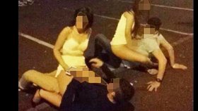 Severní Irsko pohoršil snímek mladých párů, které souloží na parkovišti před klubem.